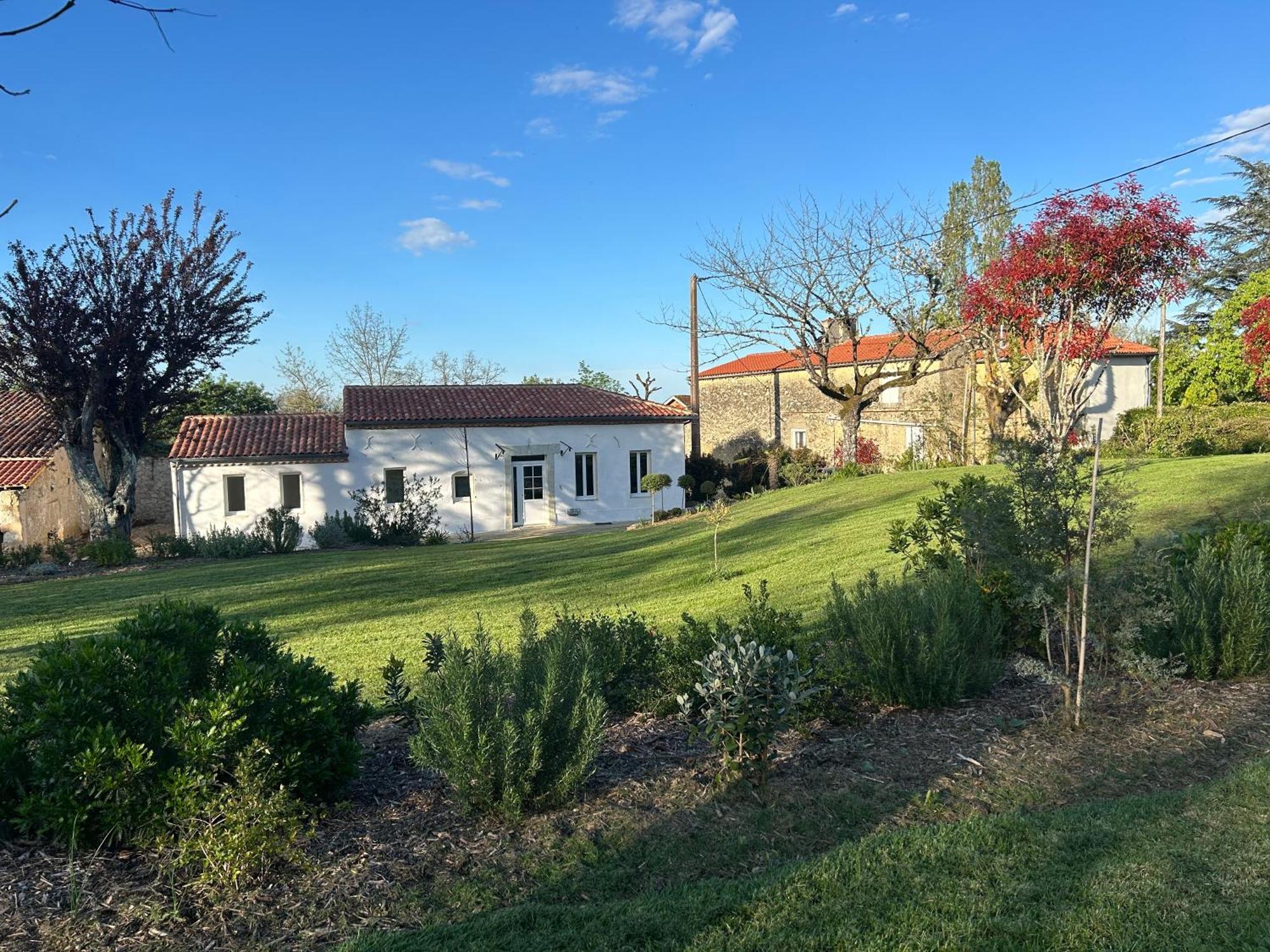 Maison De Vacances Gondrin Exterior photo
